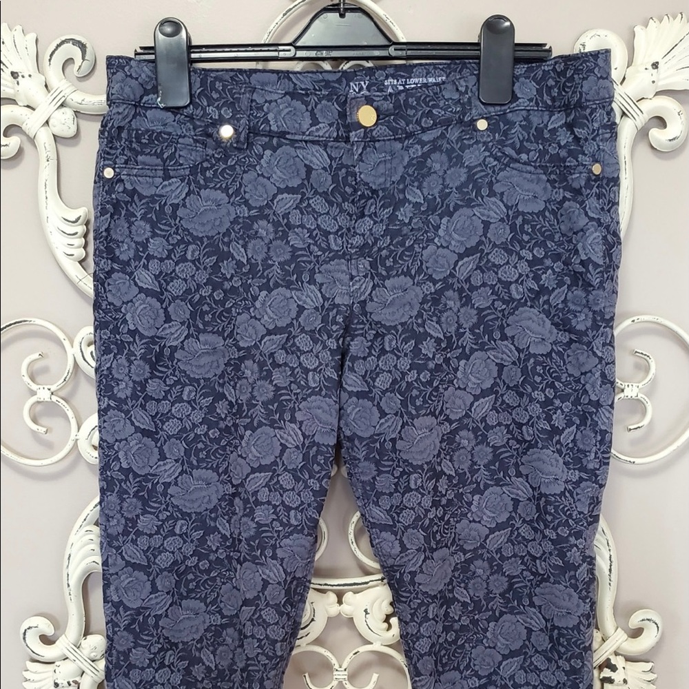 Womens NY&Co stretch ankle fit navy jean. Floral pattern. 12R.